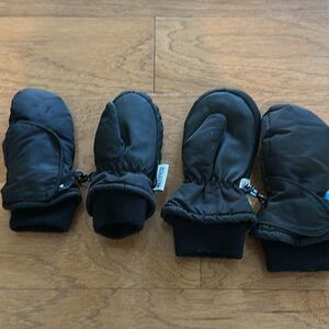 Set of toddler black mittens